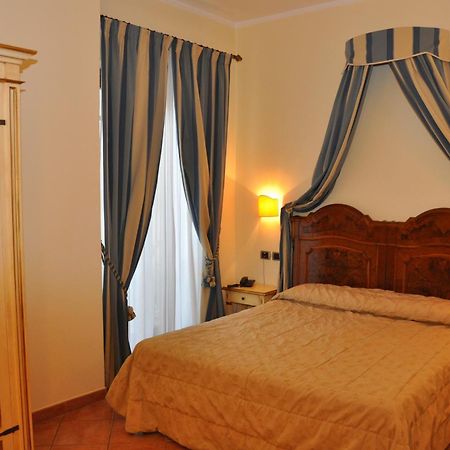 Hotel Urbano V Монтефиасконе Екстериор снимка