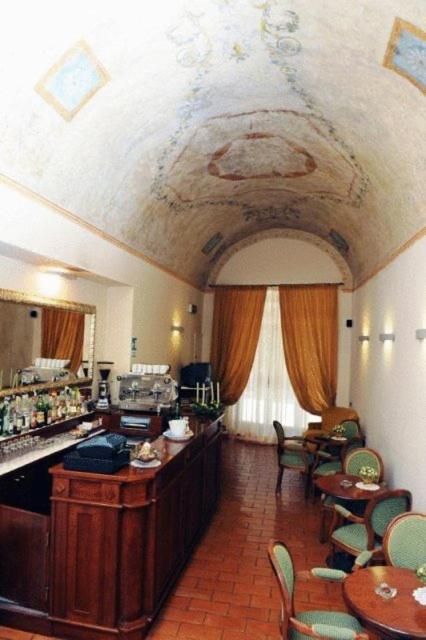 Hotel Urbano V Монтефиасконе Екстериор снимка