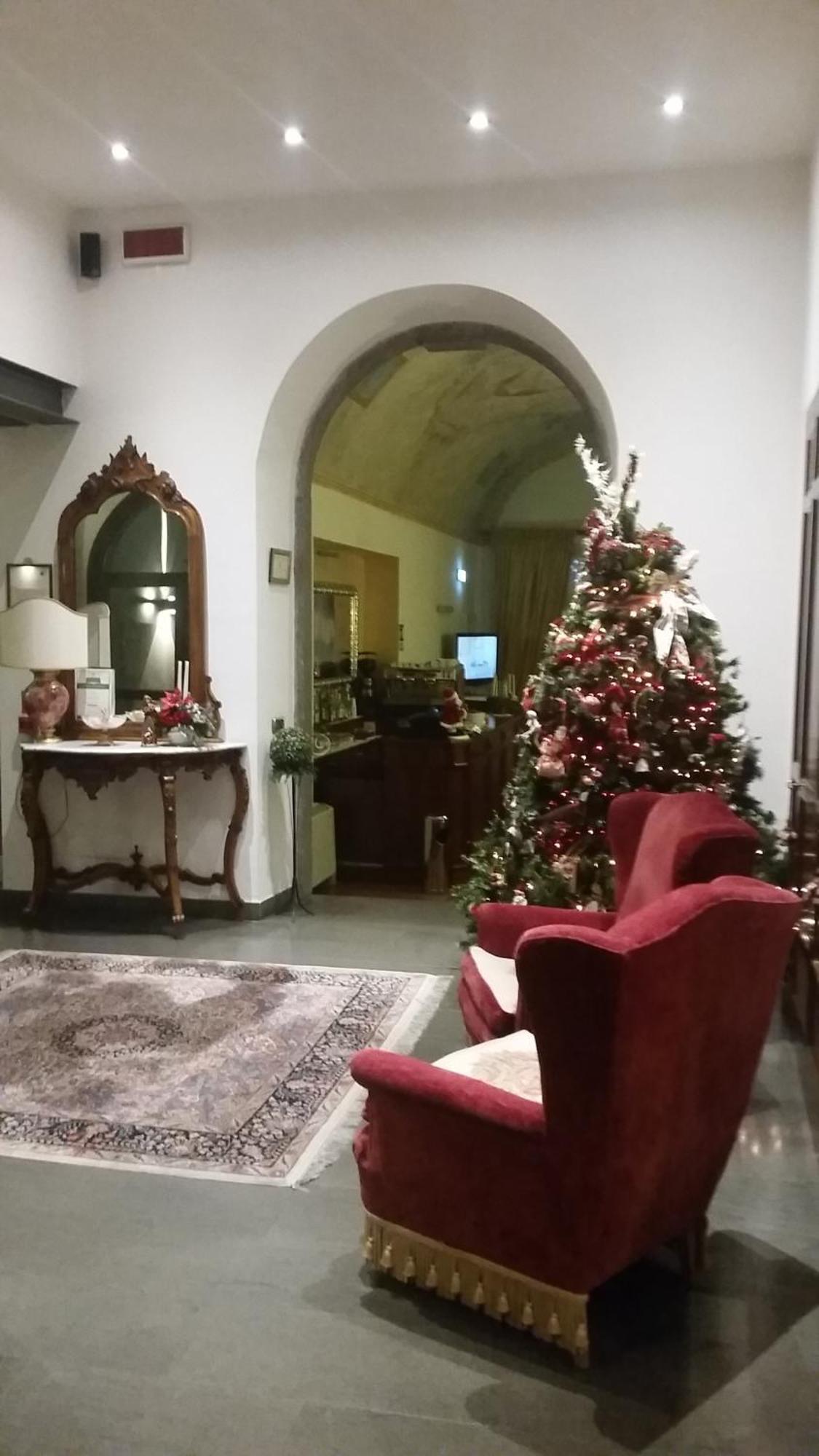 Hotel Urbano V Монтефиасконе Екстериор снимка