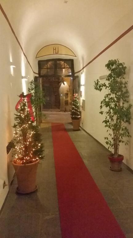 Hotel Urbano V Монтефиасконе Екстериор снимка